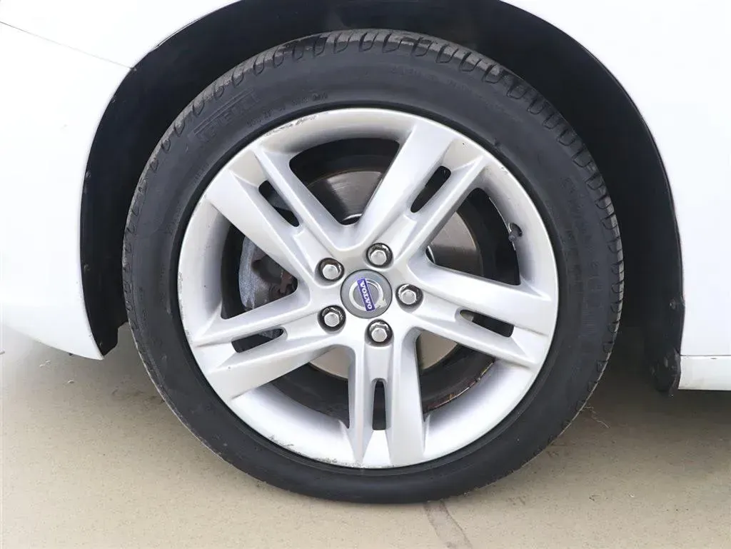 2015 Volvo V60 2.0T 245HP L4 8AT,autocango,china used car exporter,china ev exporter,chinese used car exporter,chinese used ev exporter