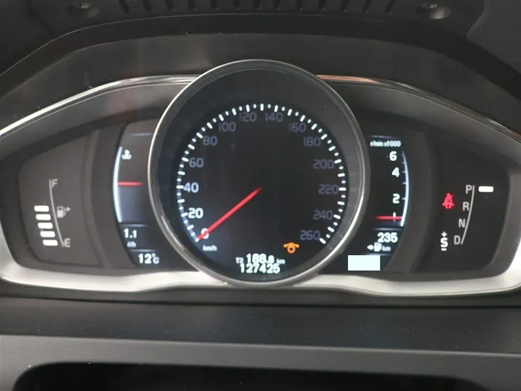 2015 Volvo V60 2.0T 245HP L4 8AT,autocango,china used car exporter,china ev exporter,chinese used car exporter,chinese used ev exporter