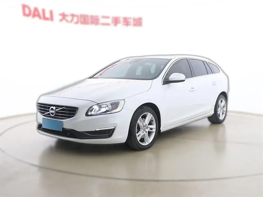 2015 Volvo V60 2.0T 245HP L4 8AT