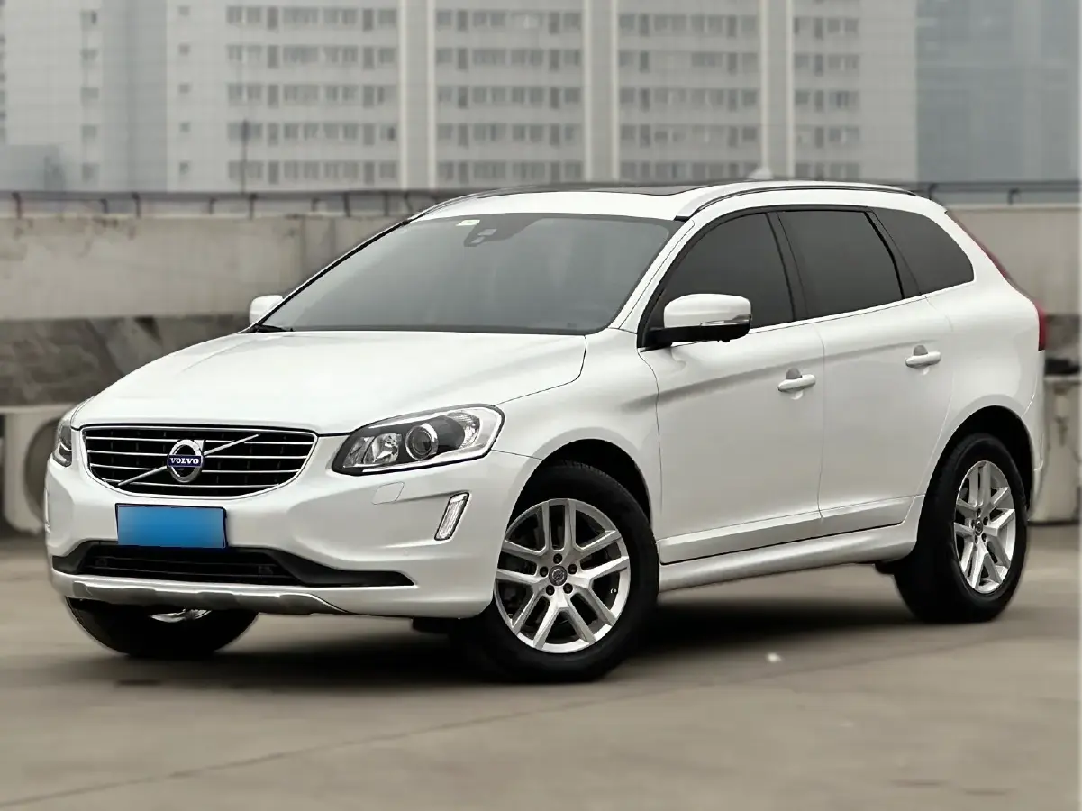 2017 Volvo XC60 2.0T 245HP L4 8AT
