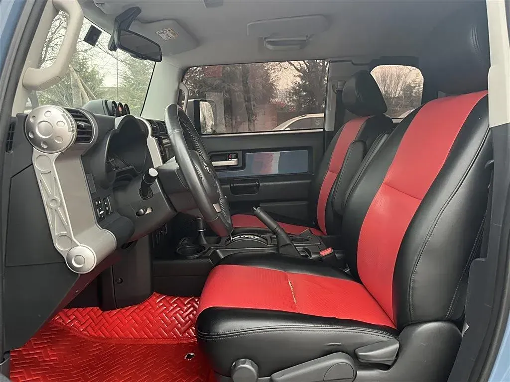 2013 Toyota FJ Cruiser 4.0L 272HP V6 5AT,autocango,china used car exporter,china ev exporter,chinese used car exporter,chinese used ev exporter