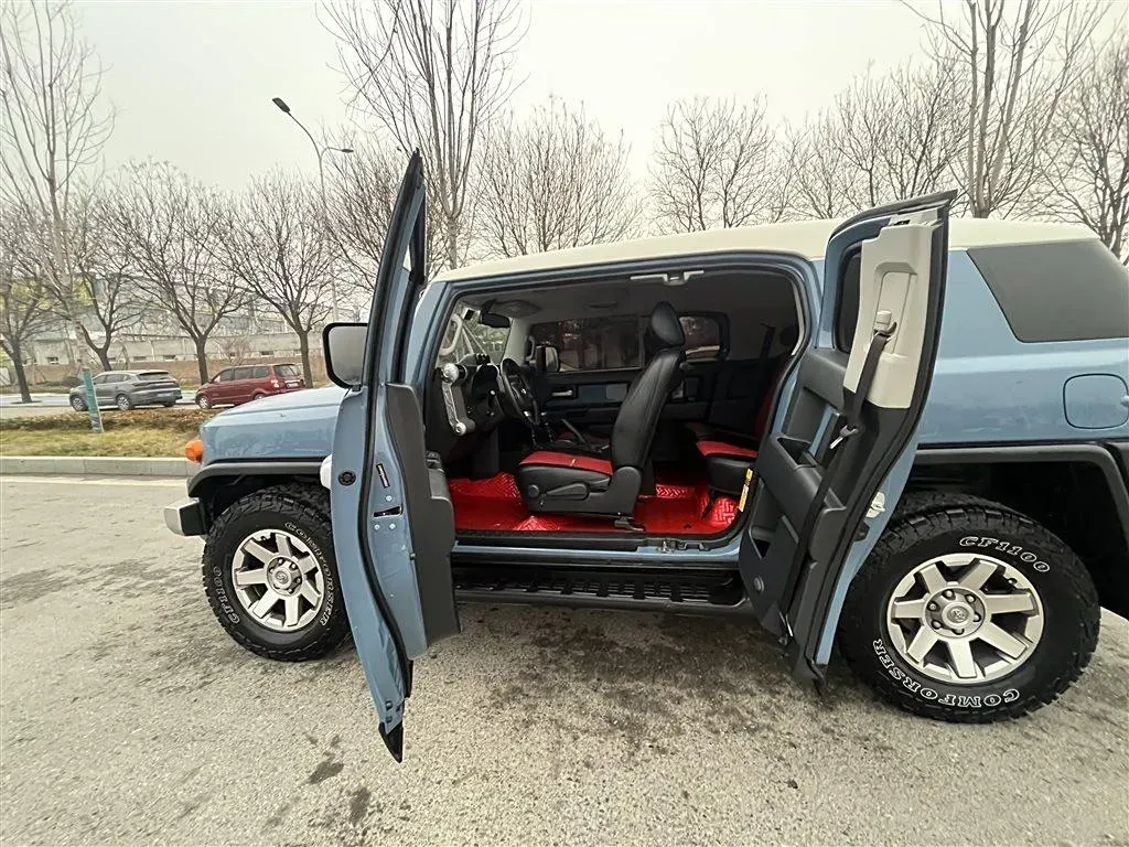 2013 Toyota FJ Cruiser 4.0L 272HP V6 5AT,autocango,china used car exporter,china ev exporter,chinese used car exporter,chinese used ev exporter