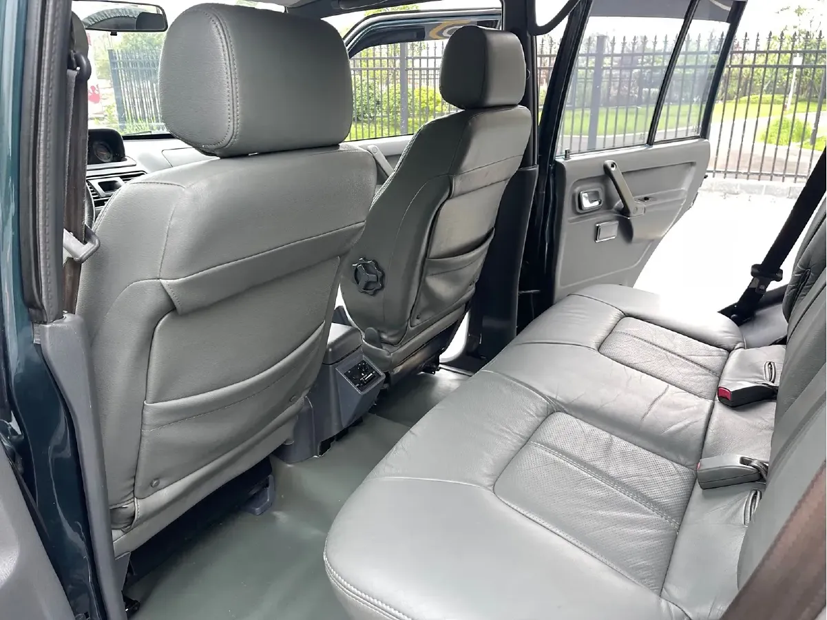 2009 Leopaard Black King Kong 2.4L 125HP L4 5MT,autocango,china used car exporter,china ev exporter,chinese used car exporter,chinese used ev exporter