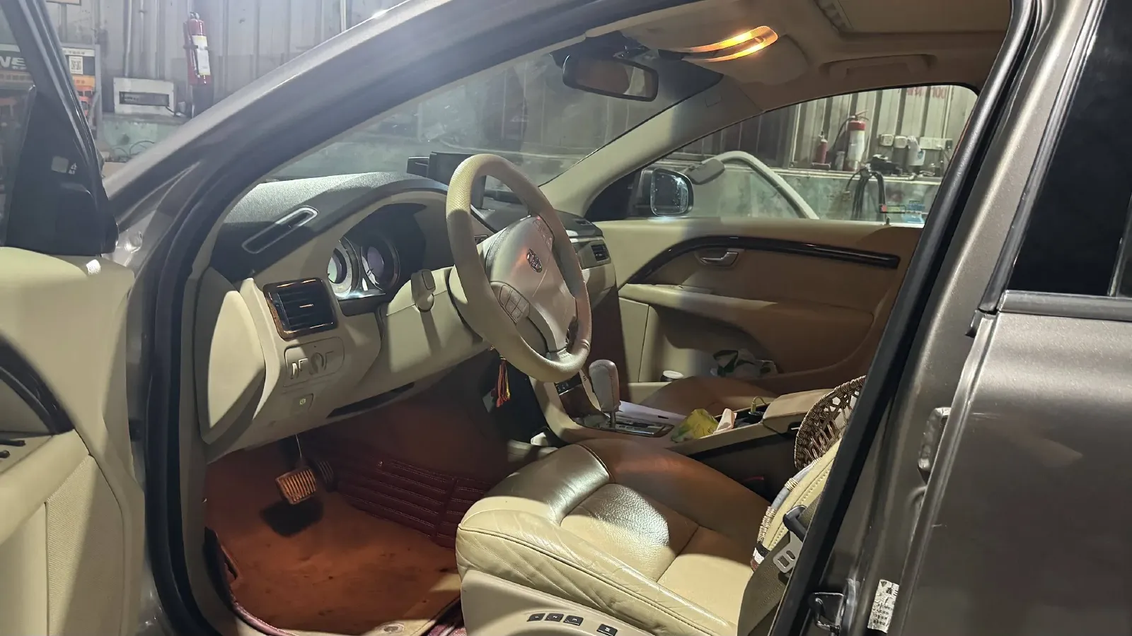 2009 Volvo S80L 2.5T 200HP L5 6AT,autocango,china used car exporter,china ev exporter,chinese used car exporter,chinese used ev exporter