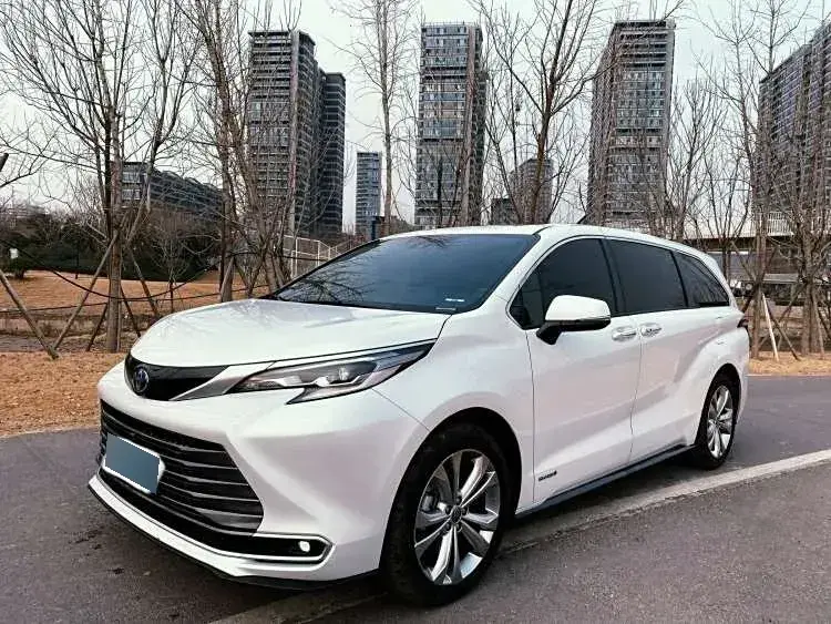 2024 Toyota Sienna 2.5L 189HP L4 E-CVT Hybrid