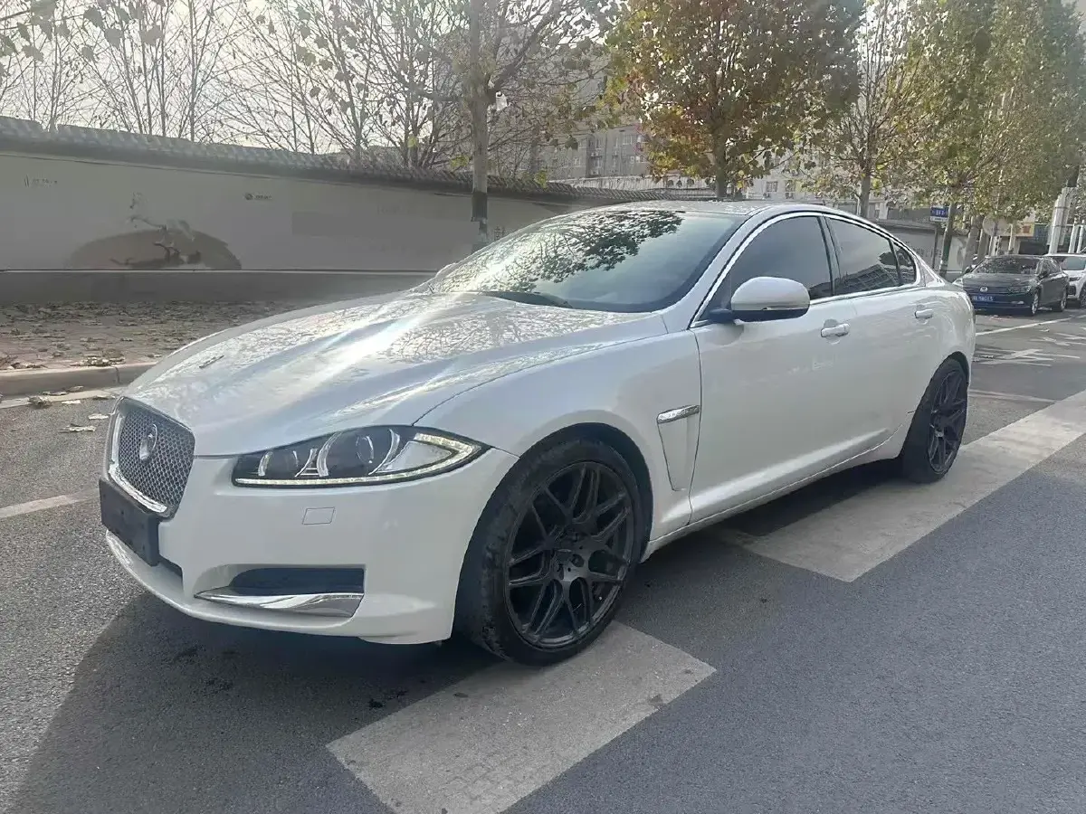 2014 Jaguar XF 2.0T 240HP L4 8AT