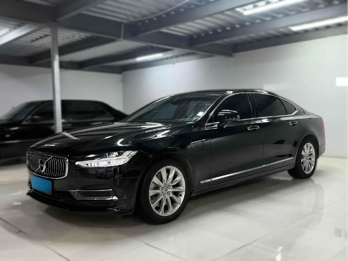 2020 Volvo S90 PHEV 2.0T 320HP L4 8AT PHEV 11.6KWH