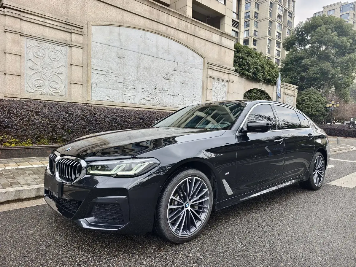 2023 BMW 5 Series 2.0T 245HP L4 8AT