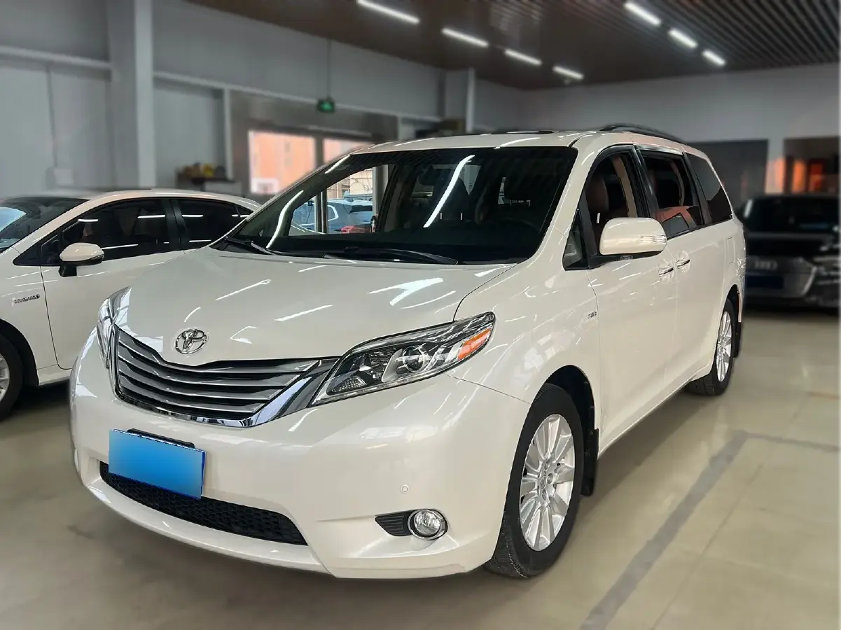 2015 Toyota Sienna 3.5L 269HP V6 6AT