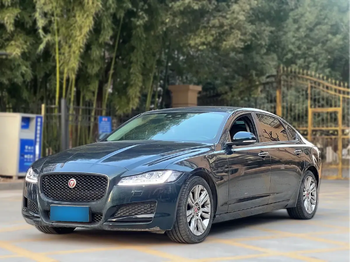 2018 Jaguar XFL 2.0T 250HP L4 8AT