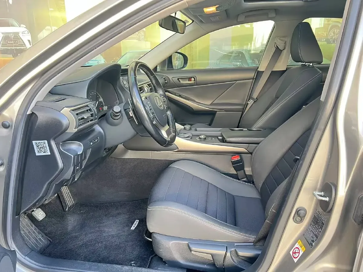 2017 Lexus IS 2.0T 245HP L4 8AT,autocango,china used car exporter,china ev exporter,chinese used car exporter,chinese used ev exporter