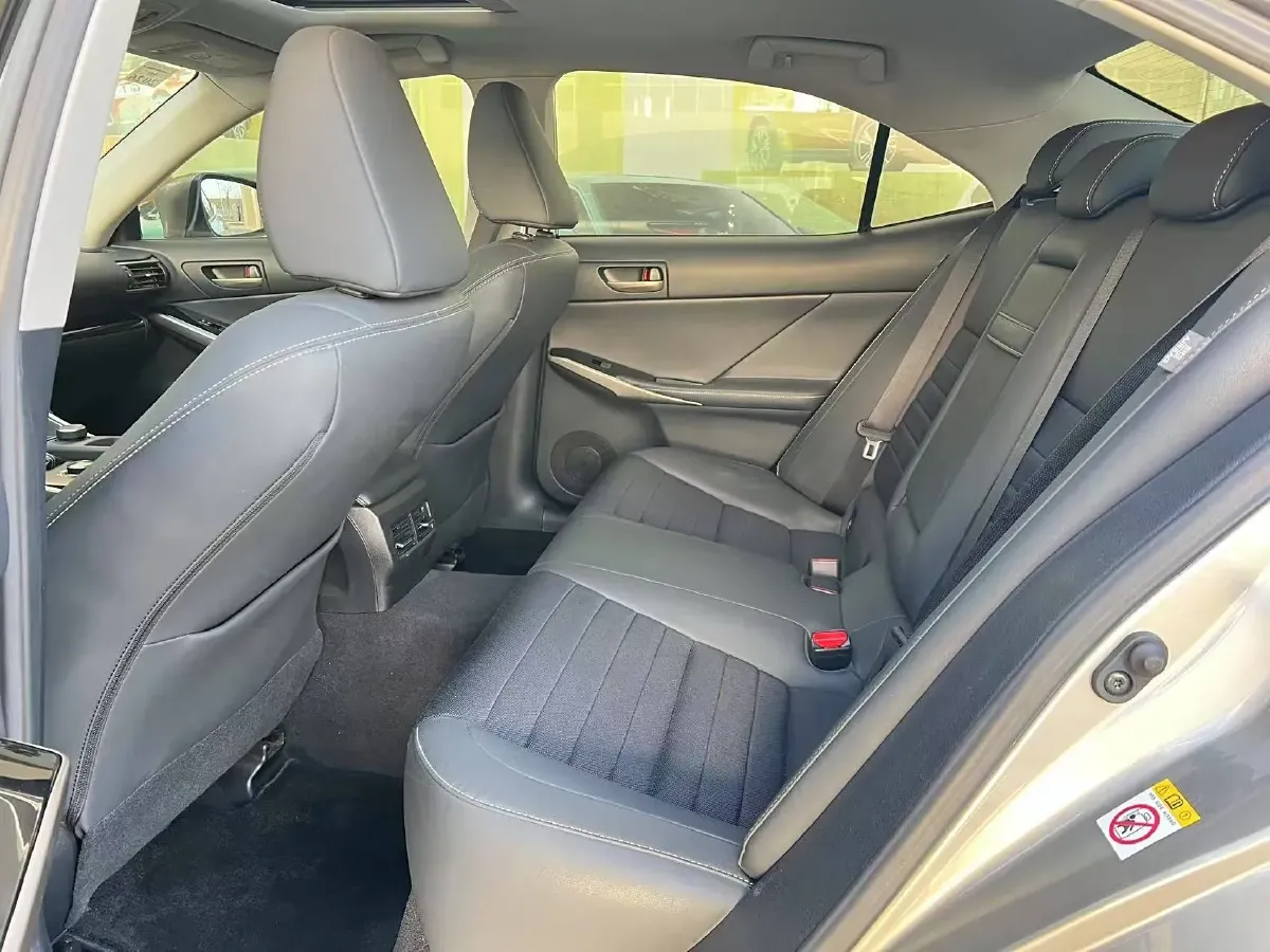 2017 Lexus IS 2.0T 245HP L4 8AT,autocango,china used car exporter,china ev exporter,chinese used car exporter,chinese used ev exporter