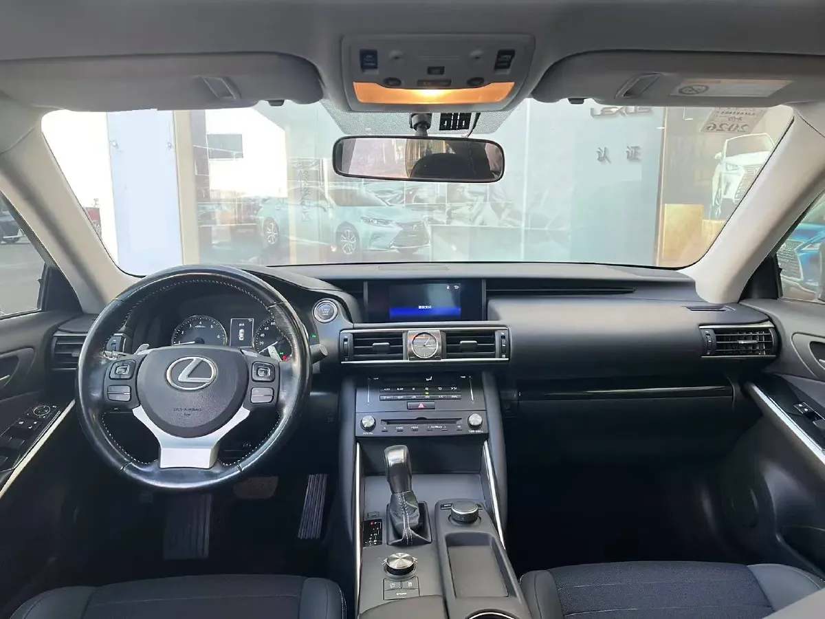 2017 Lexus IS 2.0T 245HP L4 8AT,autocango,china used car exporter,china ev exporter,chinese used car exporter,chinese used ev exporter