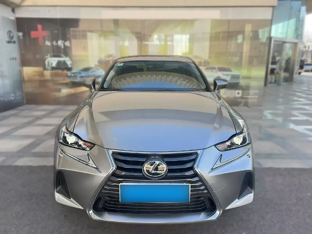 2017 Lexus IS 2.0T 245HP L4 8AT,autocango,china used car exporter,china ev exporter,chinese used car exporter,chinese used ev exporter