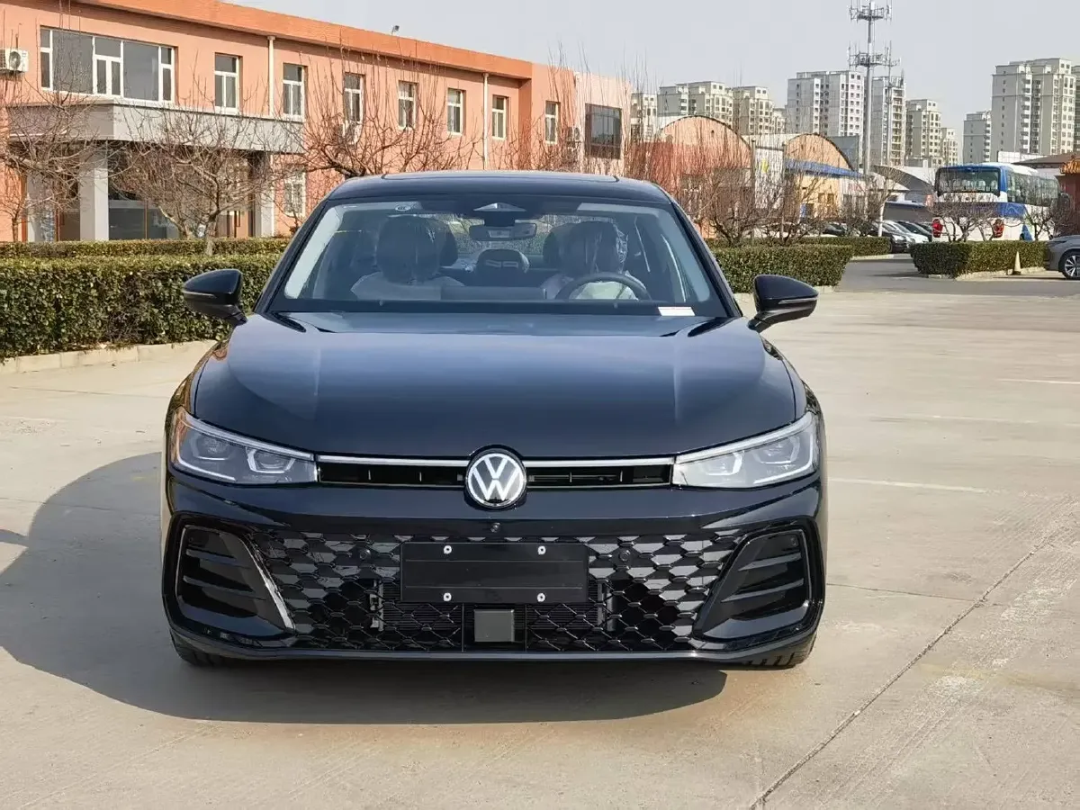2025 Volkswagen Passat 2.0T 220HP L4 7DCT,autocango,china used car exporter,china ev exporter,chinese used car exporter,chinese used ev exporter