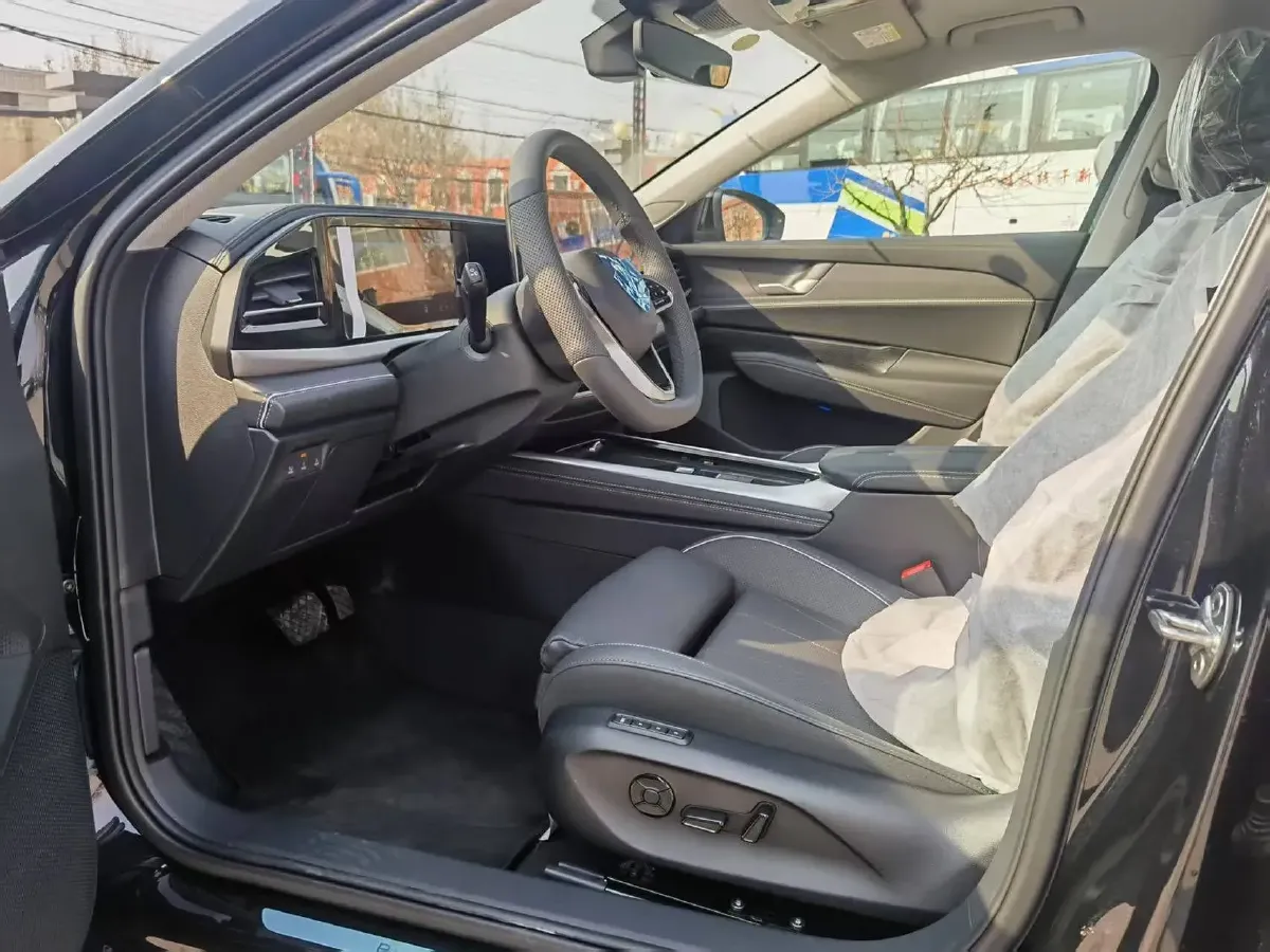 2025 Volkswagen Passat 2.0T 220HP L4 7DCT,autocango,china used car exporter,china ev exporter,chinese used car exporter,chinese used ev exporter