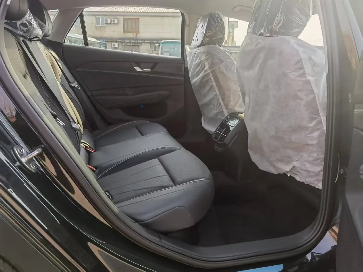 2025 Volkswagen Passat 2.0T 220HP L4 7DCT,autocango,china used car exporter,china ev exporter,chinese used car exporter,chinese used ev exporter