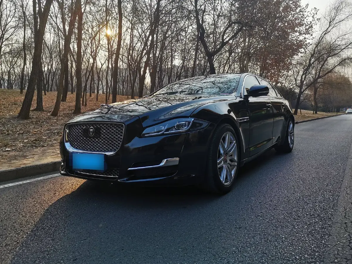2018 Jaguar XJ 3.0T 340HP V6 8AT