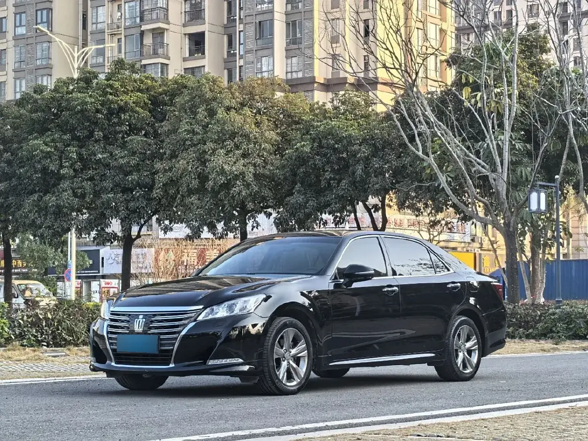 2015 Toyota Crown 2.0T 235HP L4 8AT