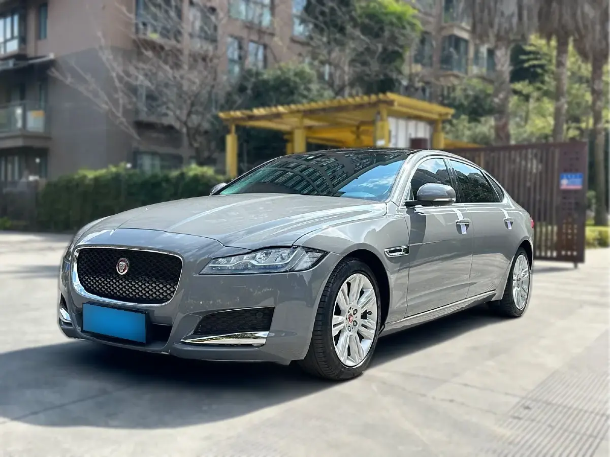 2018 Jaguar XFL 2.0T 250HP L4 8AT