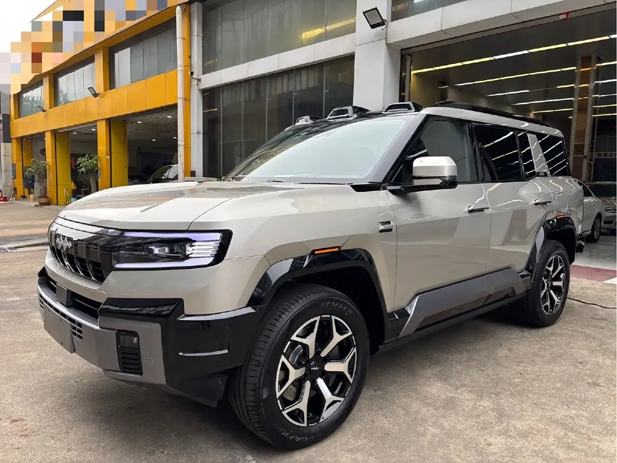 2025 FangChengBao Bao 8 2.0T 272HP L4 E-CVT PHEV 36.8KWH