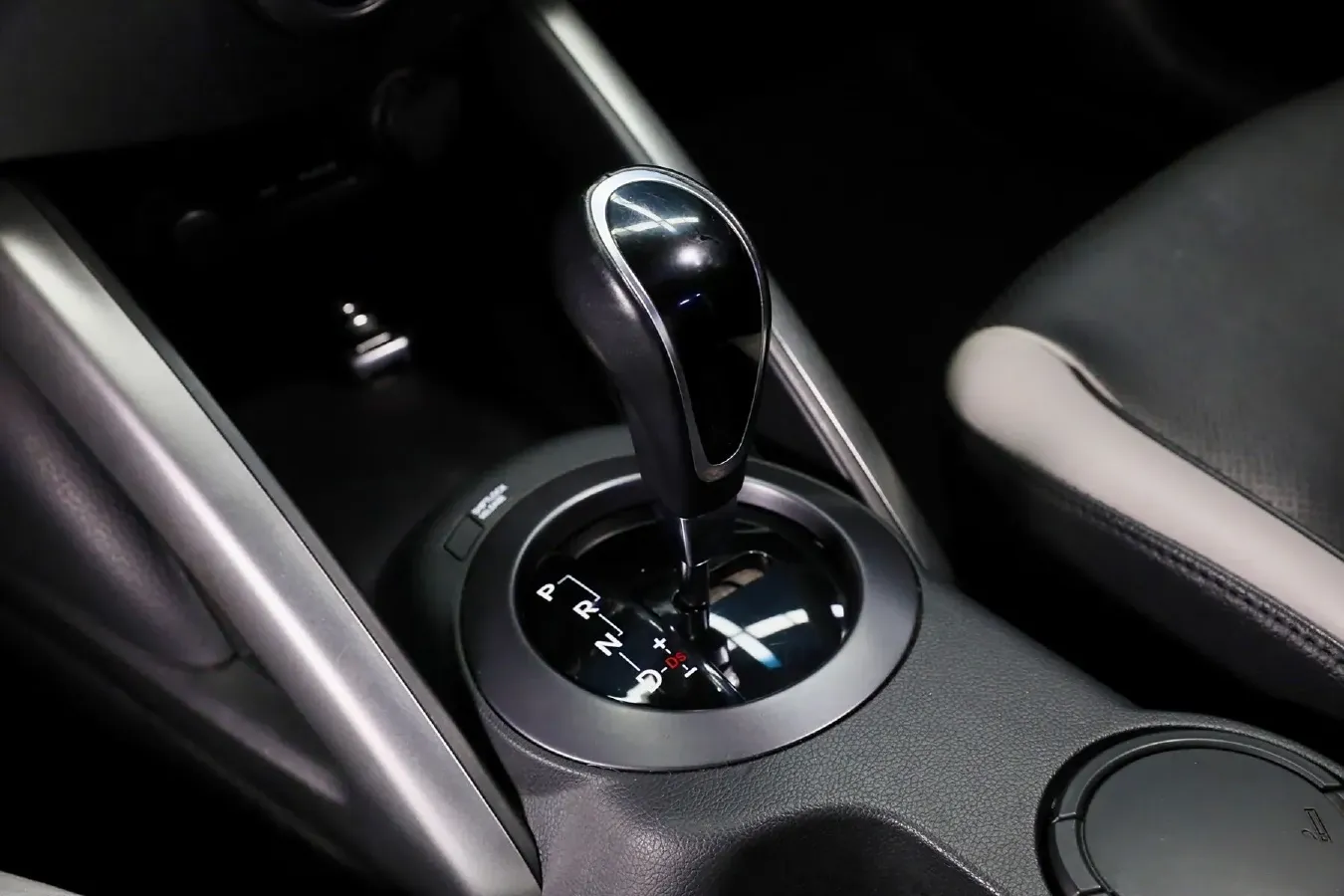 2012 Hyundai Veloster 1.6T 204HP L4 6AT,autocango,china used car exporter,china ev exporter,chinese used car exporter,chinese used ev exporter