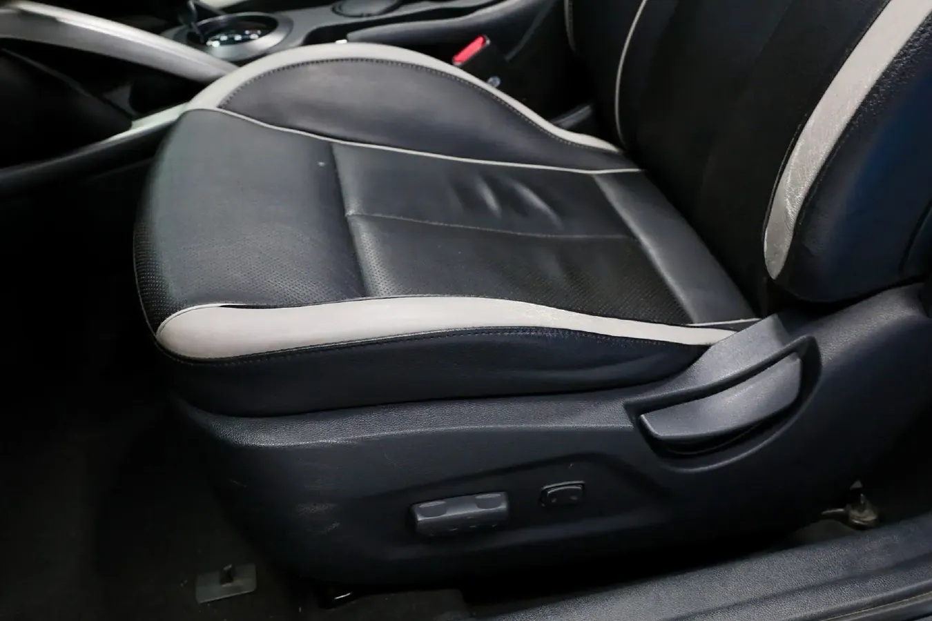 2012 Hyundai Veloster 1.6T 204HP L4 6AT,autocango,china used car exporter,china ev exporter,chinese used car exporter,chinese used ev exporter