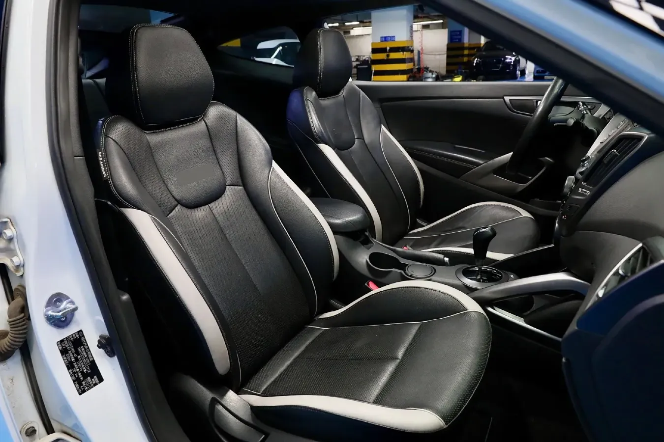 2012 Hyundai Veloster 1.6T 204HP L4 6AT,autocango,china used car exporter,china ev exporter,chinese used car exporter,chinese used ev exporter