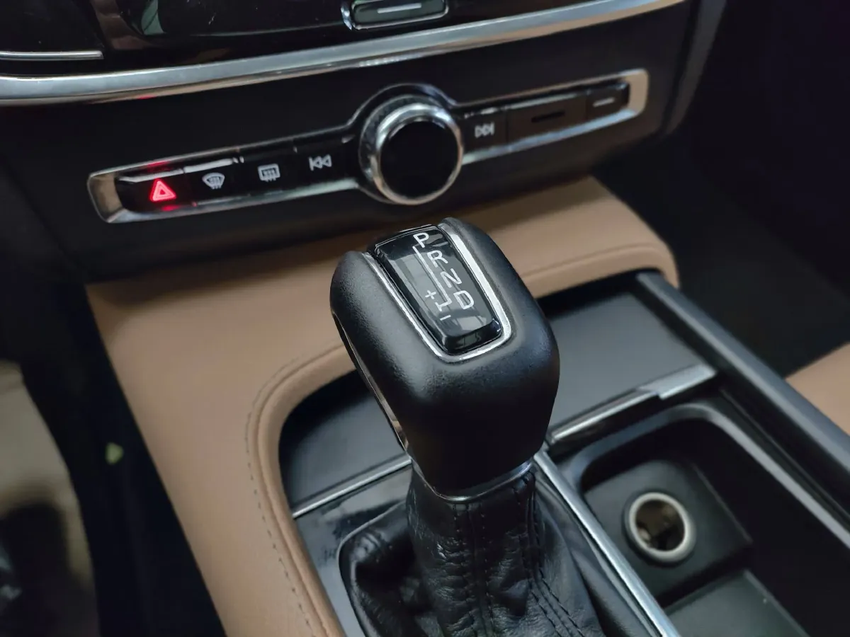 2020 Volvo V90 2.0T 254HP L4 8AT,autocango,china used car exporter,china ev exporter,chinese used car exporter,chinese used ev exporter