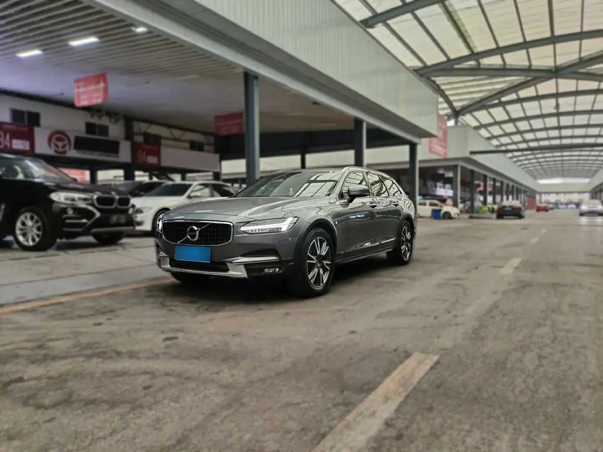2020 Volvo V90 2.0T 254HP L4 8AT