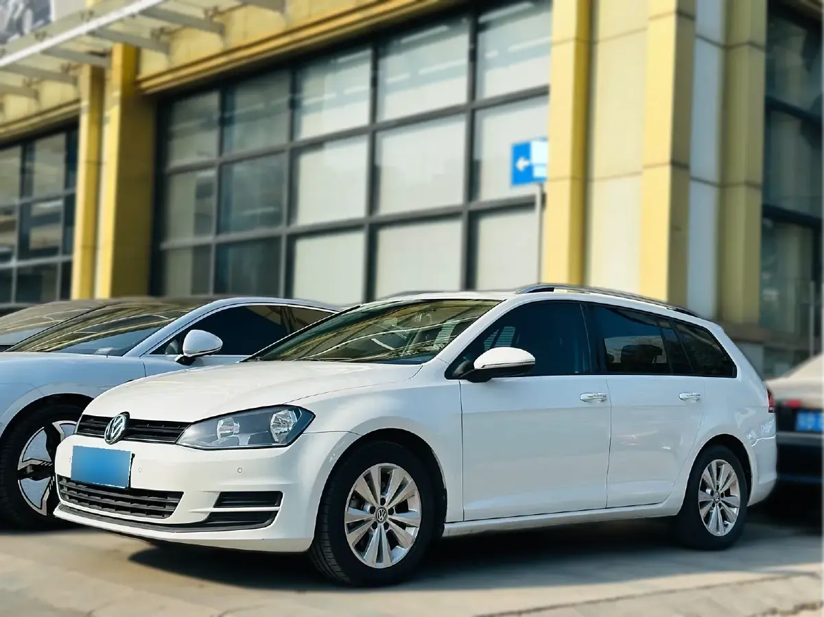 2015 Volkswagen Golf 1.4T 125HP L4 7DCT