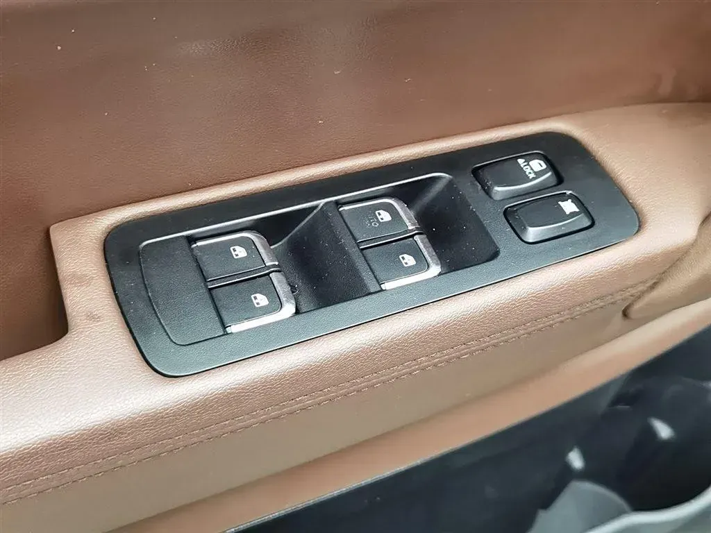 2015 JAC Refine S5 1.5T 174HP L4 6DCT,autocango,china used car exporter,china ev exporter,chinese used car exporter,chinese used ev exporter