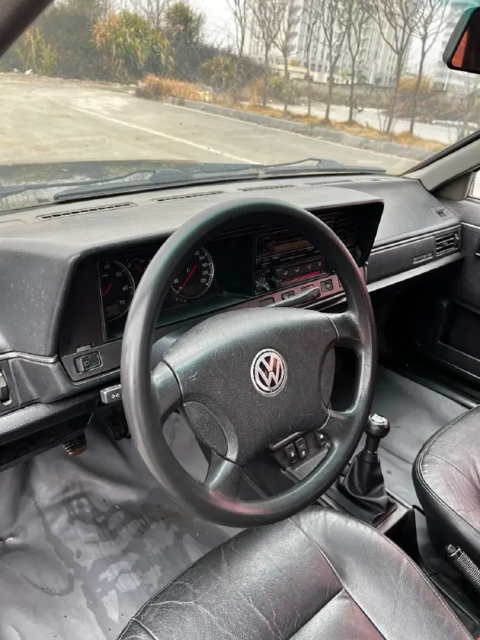 2004 Volkswagen Santana Classic 1.8L 95HP L4 5MT,autocango,china used car exporter,china ev exporter,chinese used car exporter,chinese used ev exporter
