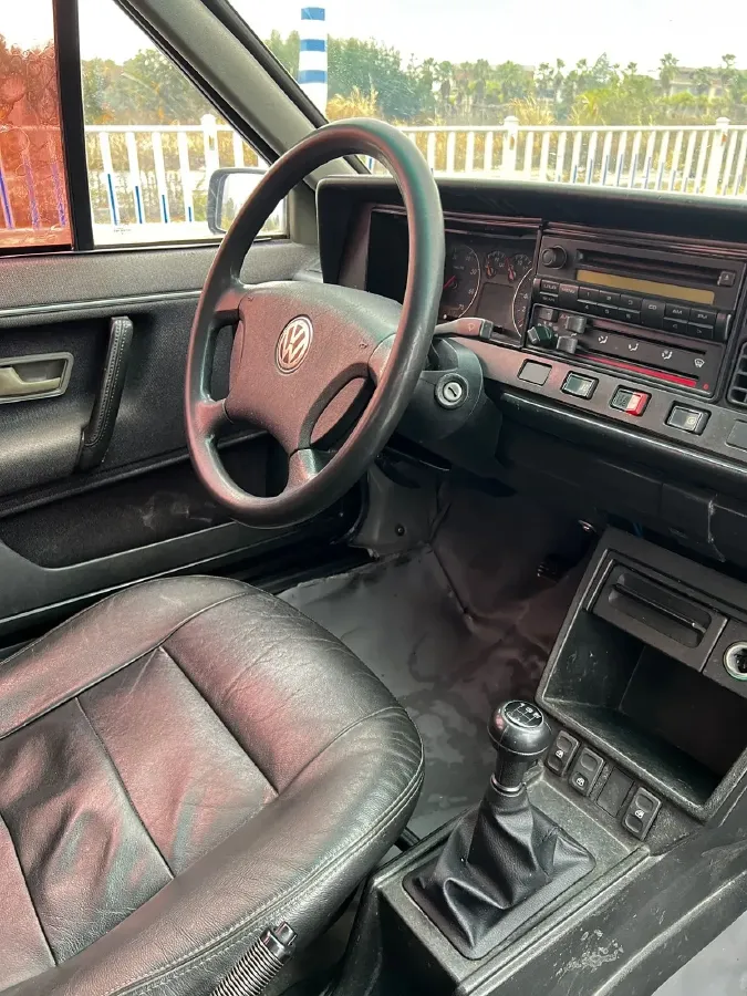 2004 Volkswagen Santana Classic 1.8L 95HP L4 5MT,autocango,china used car exporter,china ev exporter,chinese used car exporter,chinese used ev exporter