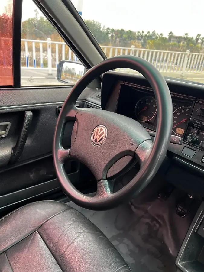 2004 Volkswagen Santana Classic 1.8L 95HP L4 5MT,autocango,china used car exporter,china ev exporter,chinese used car exporter,chinese used ev exporter