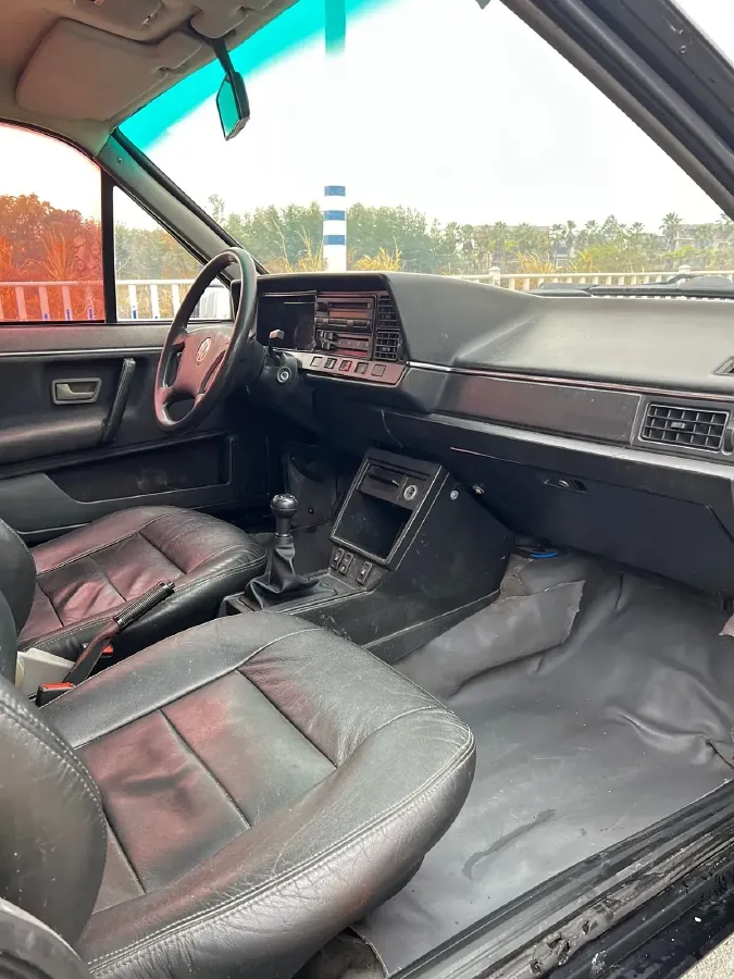 2004 Volkswagen Santana Classic 1.8L 95HP L4 5MT,autocango,china used car exporter,china ev exporter,chinese used car exporter,chinese used ev exporter