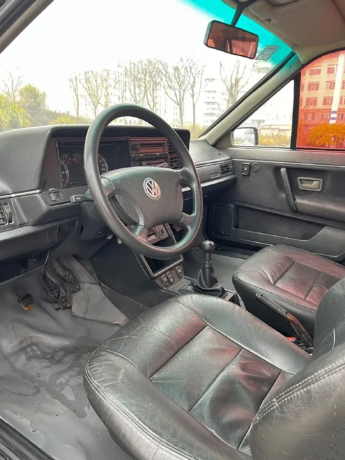 2004 Volkswagen Santana Classic 1.8L 95HP L4 5MT,autocango,china used car exporter,china ev exporter,chinese used car exporter,chinese used ev exporter