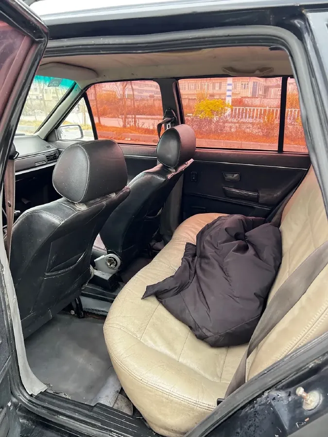 2004 Volkswagen Santana Classic 1.8L 95HP L4 5MT,autocango,china used car exporter,china ev exporter,chinese used car exporter,chinese used ev exporter