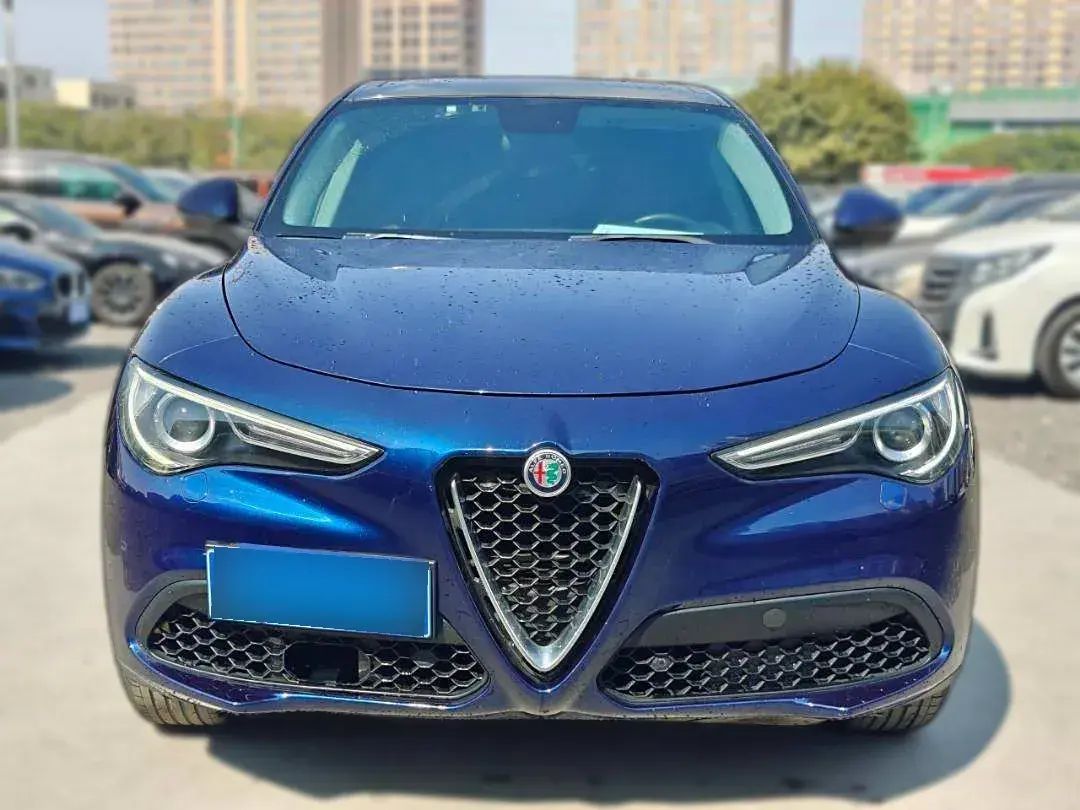 2017 Alfa Romeo Stelvio 2.0T 200HP L4 8AT