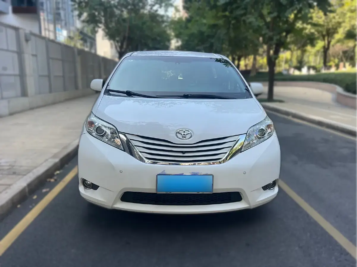 2015 Toyota Sienna 3.5L 269HP V6 6AT