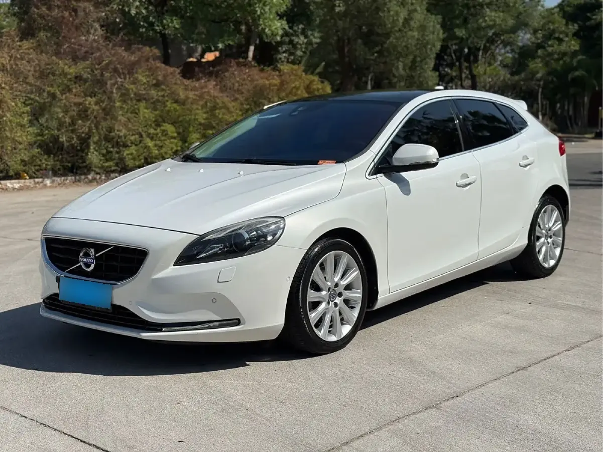 2015 Volvo V40 1.6T 180HP L4 6DCT
