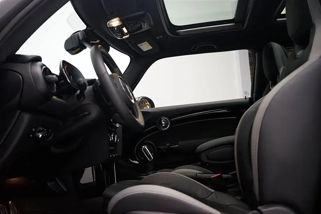 2023 MINI JCW 2.0T 231HP L4 8AT,autocango,china used car exporter,china ev exporter,chinese used car exporter,chinese used ev exporter