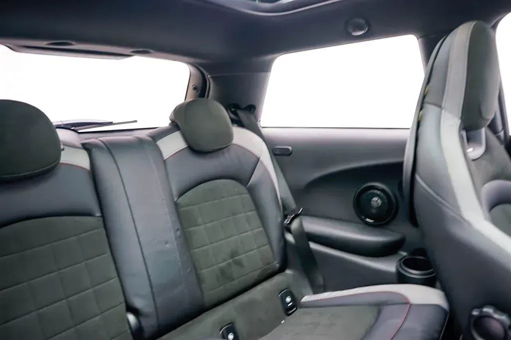 2023 MINI JCW 2.0T 231HP L4 8AT,autocango,china used car exporter,china ev exporter,chinese used car exporter,chinese used ev exporter