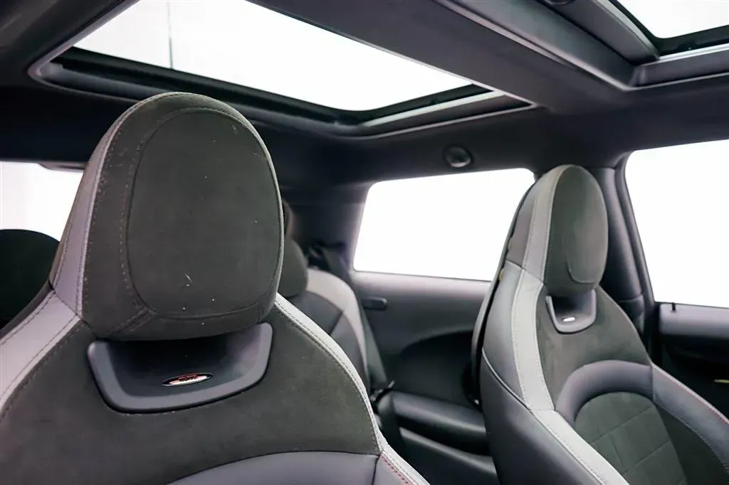 2023 MINI JCW 2.0T 231HP L4 8AT,autocango,china used car exporter,china ev exporter,chinese used car exporter,chinese used ev exporter