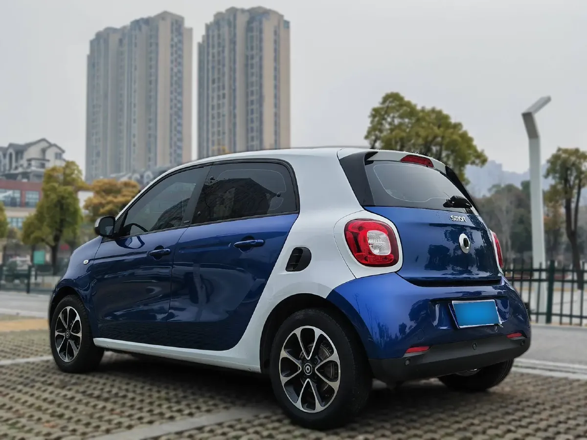 2016 Smart smart forfour 1.0L 71HP L3 6DCT,autocango,china used car exporter,china ev exporter,chinese used car exporter,chinese used ev exporter