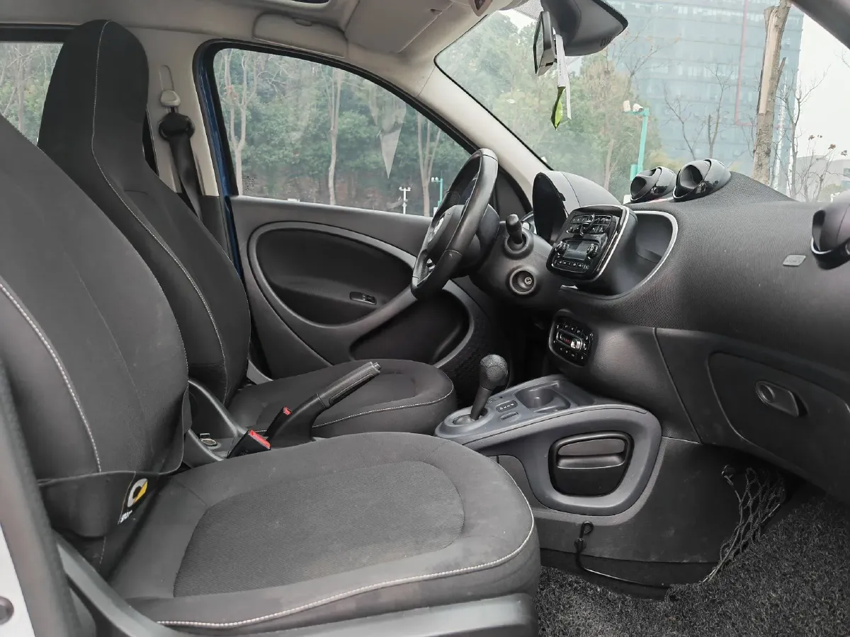 2016 Smart smart forfour 1.0L 71HP L3 6DCT,autocango,china used car exporter,china ev exporter,chinese used car exporter,chinese used ev exporter
