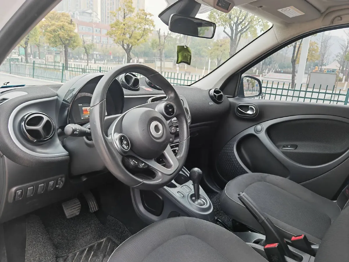 2016 Smart smart forfour 1.0L 71HP L3 6DCT,autocango,china used car exporter,china ev exporter,chinese used car exporter,chinese used ev exporter