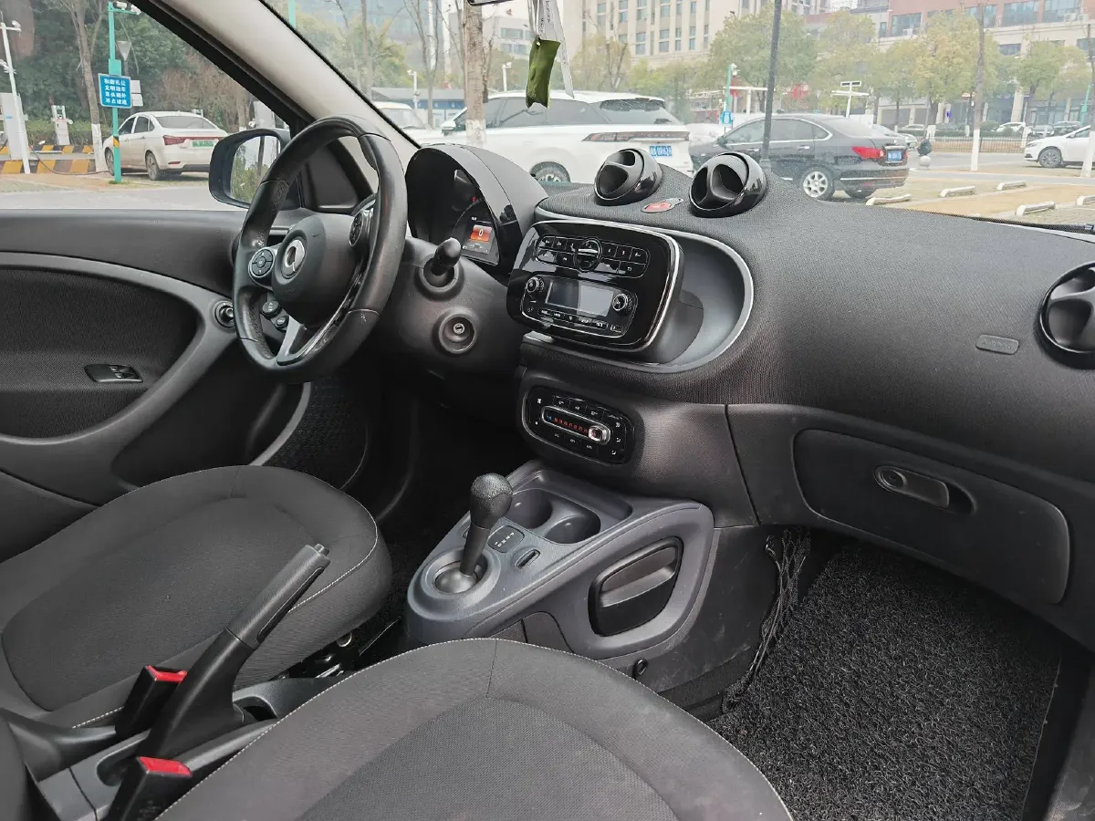 2016 Smart smart forfour 1.0L 71HP L3 6DCT,autocango,china used car exporter,china ev exporter,chinese used car exporter,chinese used ev exporter