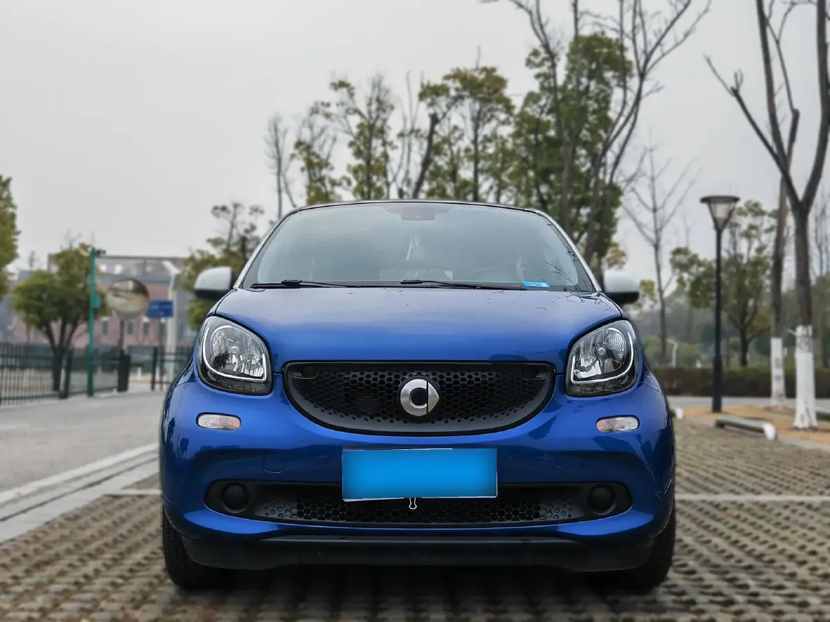2016 Smart smart forfour 1.0L 71HP L3 6DCT,autocango,china used car exporter,china ev exporter,chinese used car exporter,chinese used ev exporter