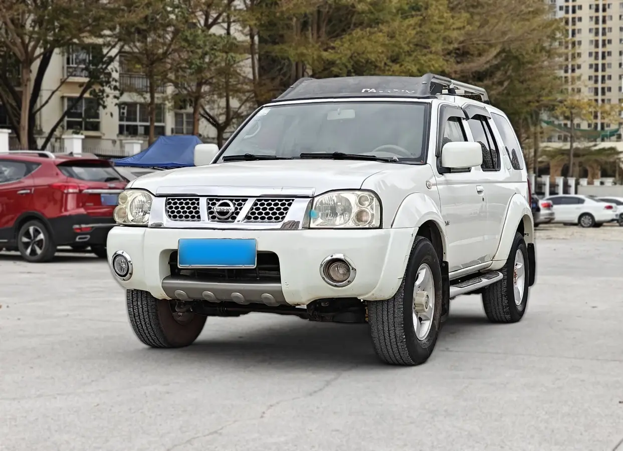 2008 Nissan Paladin 2.4L 150HP L4 5MT